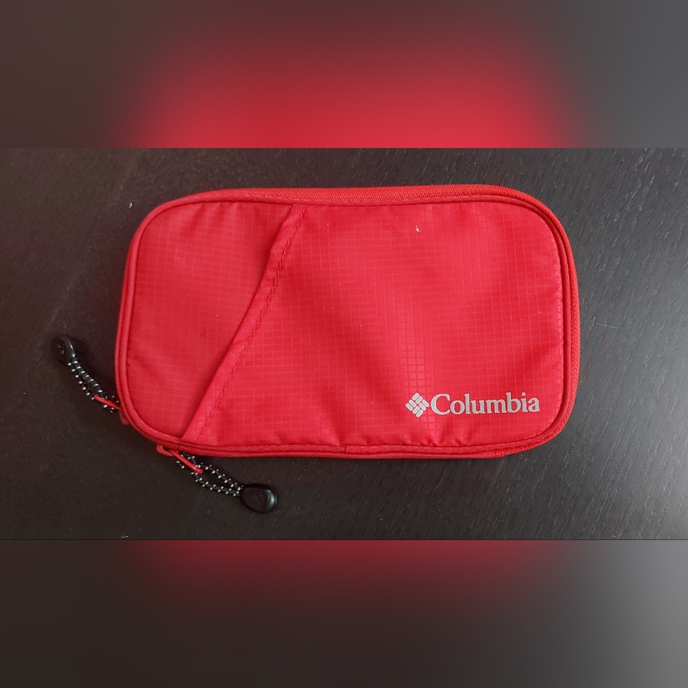 Columbia Zip Up Wallet
